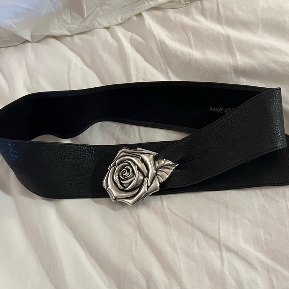 Brighton black leather belt with silver rose - Picture 2 of 15